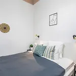 New And Convenient Apartmán *